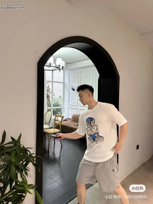 LOUIS VUITTONブランド コピー  期間限定季節感をプラス人気商品半袖Tシャツ_0_0