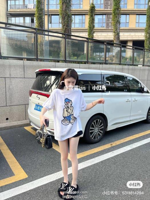 LOUIS VUITTONブランド コピー  期間限定季節感をプラス人気商品半袖Tシャツ_0_2