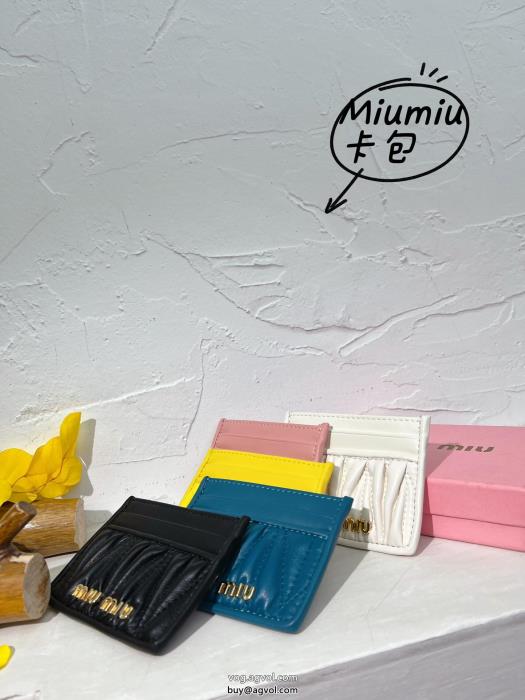 偽物 ブランド ショップおしゃれに着こなせる数量限定MIUMIUバッグ_0_0