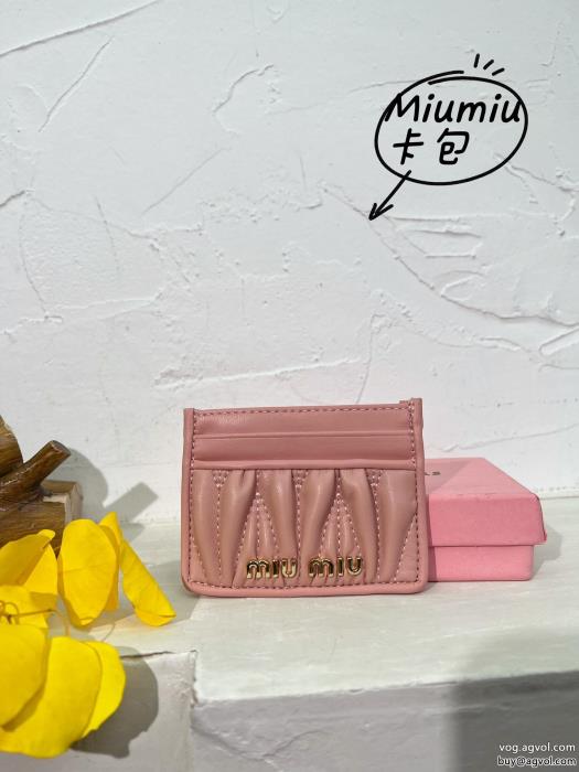 偽物 ブランド ショップおしゃれに着こなせる数量限定MIUMIUバッグ_0_1