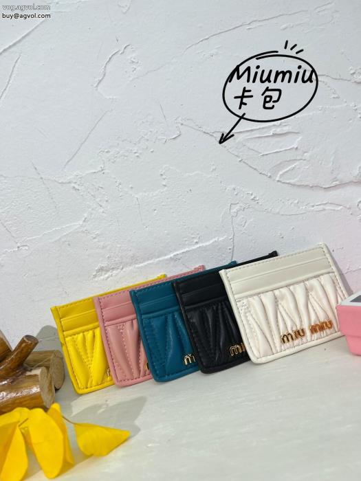 偽物 ブランド ショップおしゃれに着こなせる数量限定MIUMIUバッグ_0_2