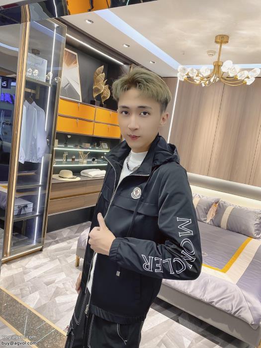 ブランド コピー ショップMONCLERジャケット一気にトレンド感満載な着こなし今季はファション感漂う_0_4
