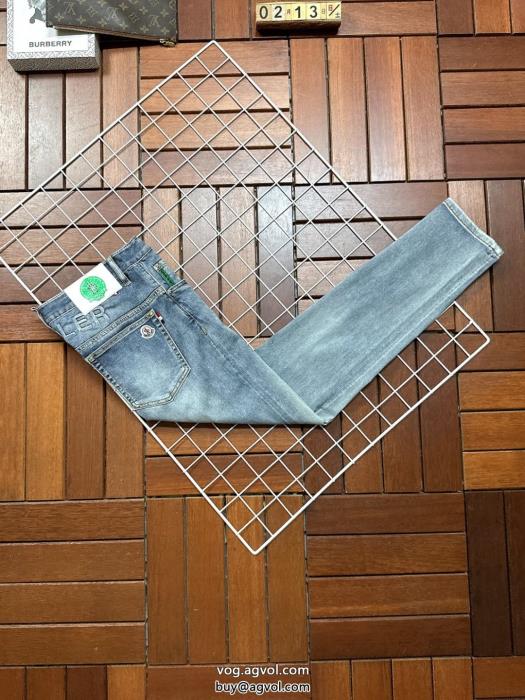 偽 ブランド 安定感があり控えめにしてヘルシーな印象MONCLERジーンズ_0_1