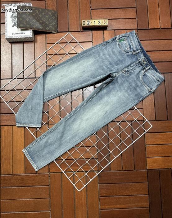 偽 ブランド 安定感があり控えめにしてヘルシーな印象MONCLERジーンズ_0_2