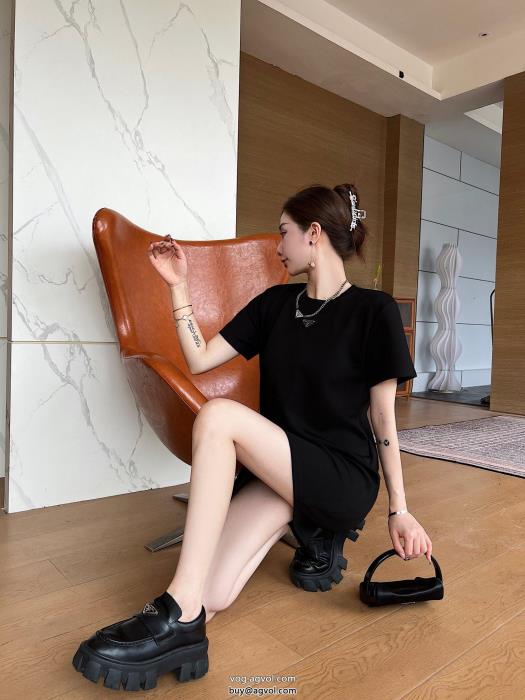 ワンピース今シーズンのトレンドアイテム海外大人気激安 ブランド 通販PRADA_0_1