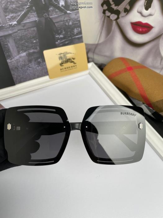 BURBERRY冬のいいのアイテムストリートに溢れるウェアサングラス通販 ブランド_0_2