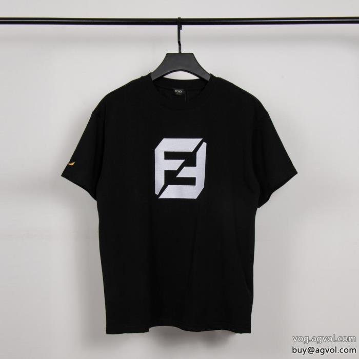 ブランド コピー 品FENDI半袖Tシャツロゴが美しいモード感の高い_0_1