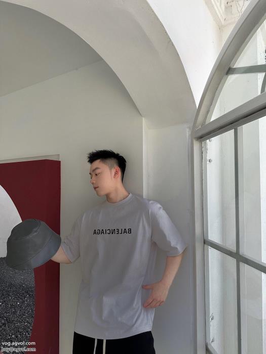 幅広く使える冬らしく爽やかな印象balenciaga半袖Tシャツブランド コピー_0_0