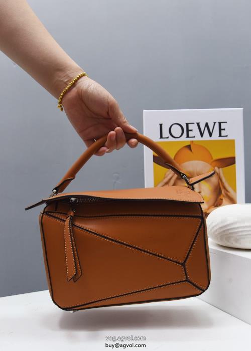 LOEWEコピー 商品 通販控えめにしてヘルシーな印象大変人気バッグ_0_1