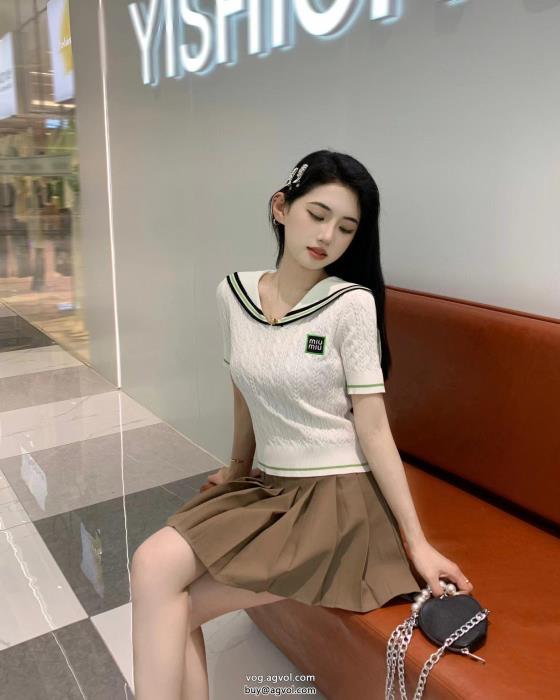 偽物 ブランド 激安MIUMIU半袖Tシャツ高級感のあるデザイン贅沢な逸品_0_1