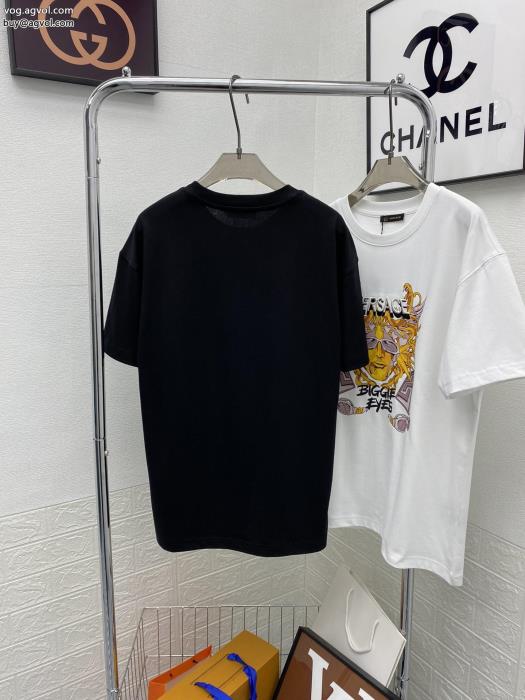 半袖Tシャツ大人の色気を印象にカジュアルな雰囲気がありブランド アクセサリー 激安VERSACE_0_2