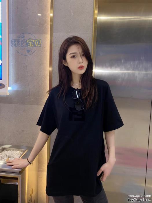 FENDIストリートを感じさせるセール早いもの勝ち半袖Tシャツスーパー コピー 品_0_2