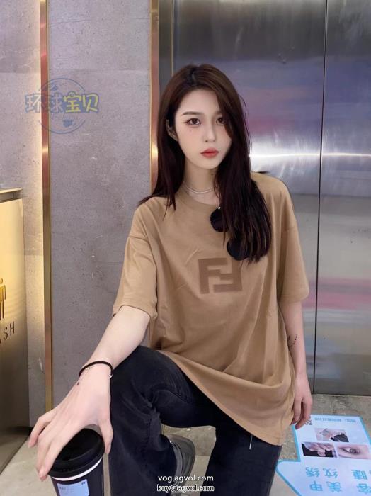 FENDIストリートを感じさせるセール早いもの勝ち半袖Tシャツスーパー コピー 品_0_1