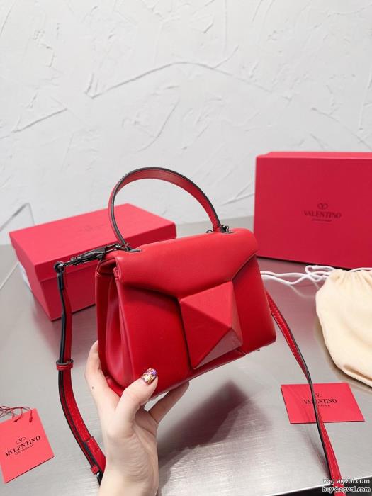 VALENTINOバッグ目が離せない国内発セール完売間近偽 ブランド 購入_0_3