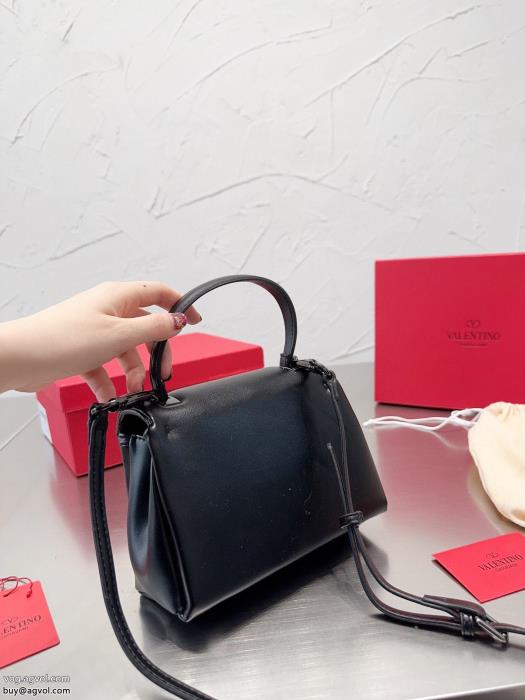 VALENTINOバッグ目が離せない国内発セール完売間近偽 ブランド 購入_0_6