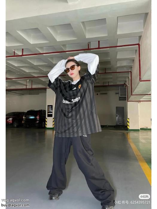 偽 ブランド半袖Tシャツbalenciaga先取り2023限定新作大人っぽく着こなせる_1_0