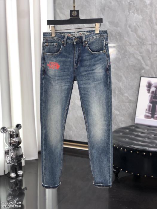 ジーンズ季節を問わず活躍し旬の気分を絶妙にDSQUARED2スーパー コピー 品_0_0