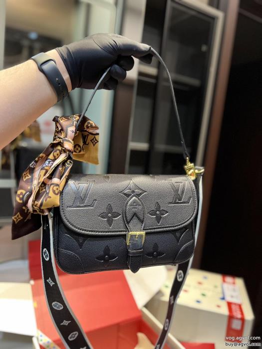 バッグスーパー ブランド コピーLOUIS VUITTONカジュアルを一歩大人に品が良い_0_1