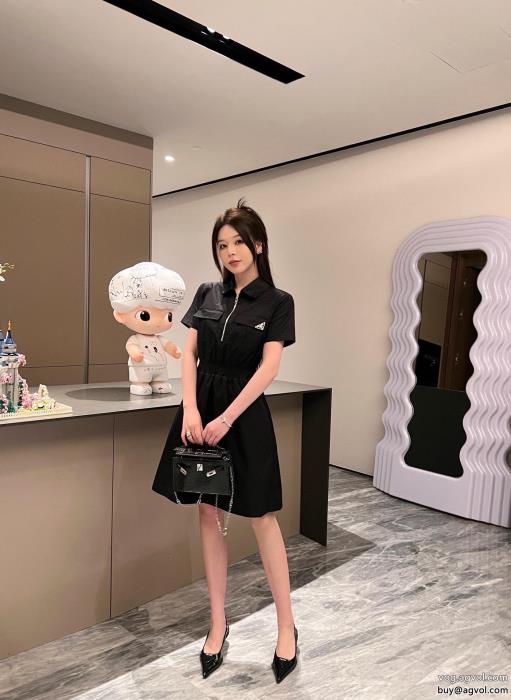 ワンピース新作愛用セレブ多数大人気限定カラーブランド 偽物PRADA_0_0