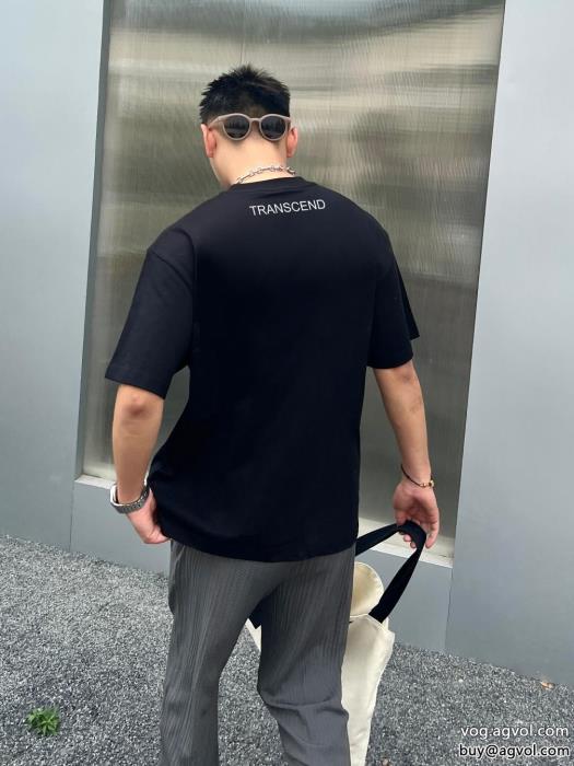 今年大人気きれいめコーデに変身スーパー コピー ブランド 通販半袖Tシャツバーバリー_0_3