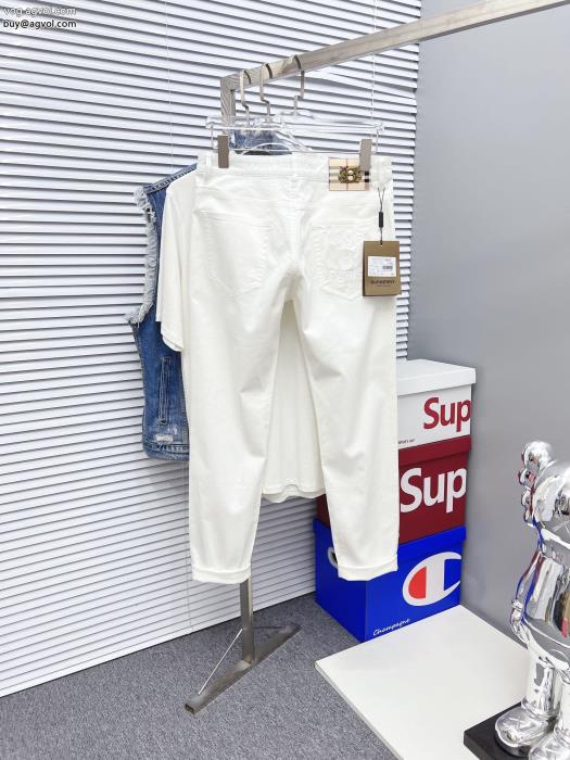 コピー 品 ブランド今季流行りの人気新作大人のこなれた着こなしBURBERRYジーンズ_0_1