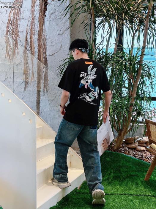 LOUIS VUITTONオーバーサイズきれいめコーデに変身ブランド 激安 半袖Tシャツ_0_1