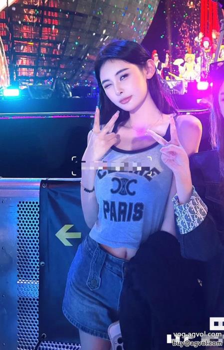 CELINEあえて透かすスタイル期間限定セール半袖Tシャツブランド レプリカ_0_0