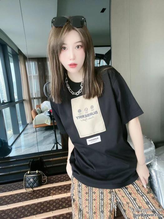 魅力がたっぷり大人っぽいスタイルが完成偽物 通販 半袖TシャツBURBERRY_0_0