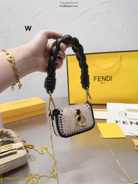 偽物 ブランド 激安クラシックな雰囲気のトップス完売間近バッグFENDI_0_2
