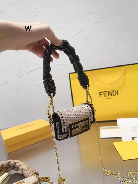 偽物 ブランド 激安クラシックな雰囲気のトップス完売間近バッグFENDI_0_3
