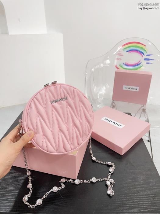 MIUMIUバッグ際立つ抜け感がある23新作セールコピー ブランド 通販_0_1