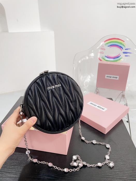 MIUMIUバッグ際立つ抜け感がある23新作セールコピー ブランド 通販_0_2
