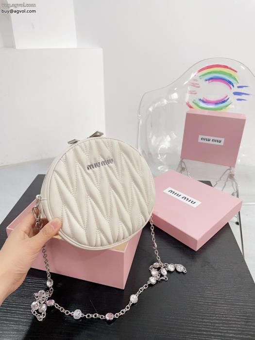 MIUMIUバッグ際立つ抜け感がある23新作セールコピー ブランド 通販_0_3