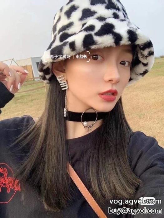 ピアス激安 通販 ブランドMIUMIUカジュアルを一歩大人に奥行きのある_0_0
