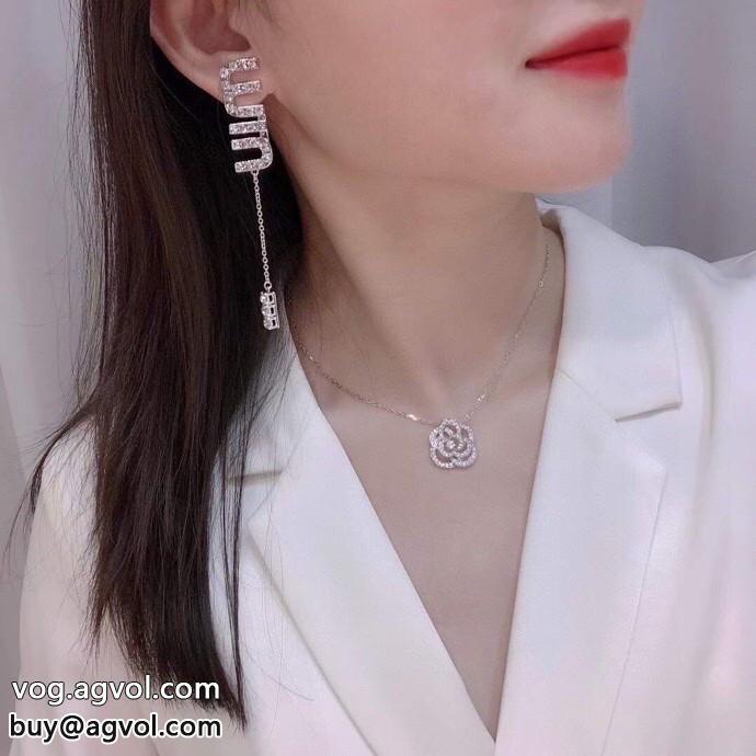 ピアス激安 通販 ブランドMIUMIUカジュアルを一歩大人に奥行きのある_0_1