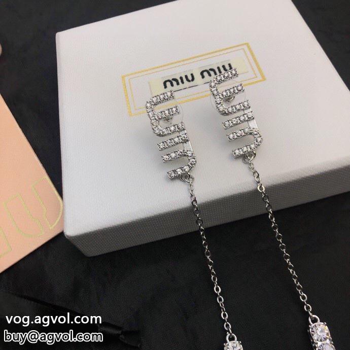 ピアス激安 通販 ブランドMIUMIUカジュアルを一歩大人に奥行きのある_0_2