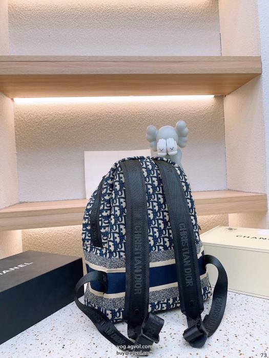 DIORバッグ大人な印象が溢れ出る雑誌も街も人気アイテムブランド 偽物 通販_0_2