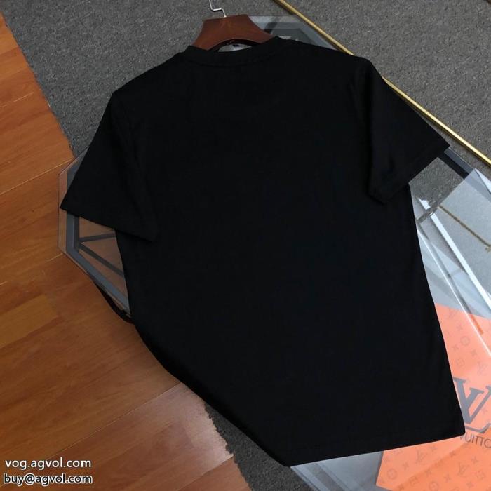 偽 ブランド 通販2023年春限定 永遠の定番涼しげな印象のプラダ半袖Tシャツ_0_1