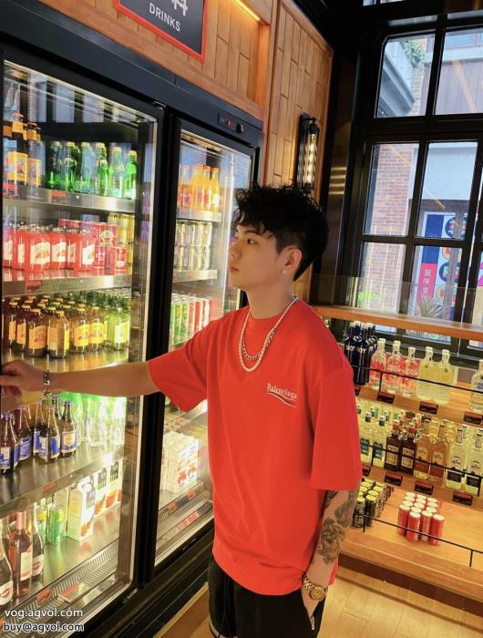 半袖Tシャツ素敵な夏の定番アイテム今季はトップスにおすすめコピー ブランド 通販balenciaga_0_4