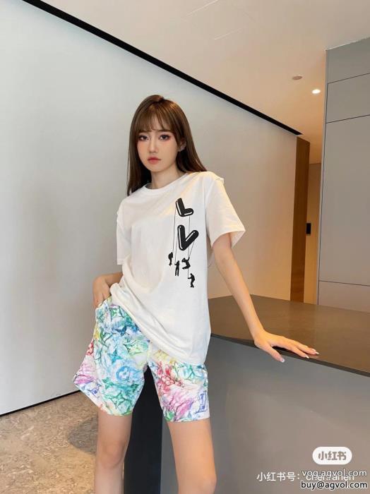 人気確定 遊び心が溢れるアイテムスーパー コピー ブランドルイ ヴィトン半袖Tシャツ_0_1