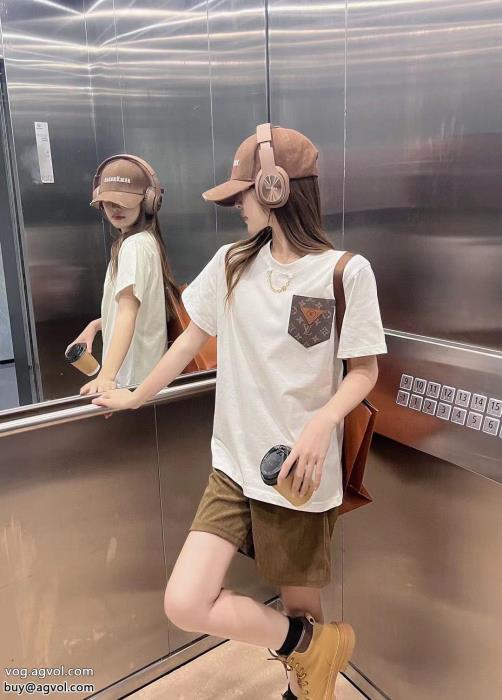 大人のこなれ感夏に向けて気になるブランド 偽物半袖TシャツLOUIS VUITTON_0_2