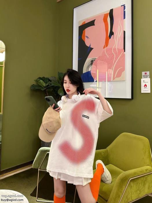 balenciaga派手すぎず芸能人愛用ブランド半袖Tシャツブランド スーパー コピー 優良_0_1