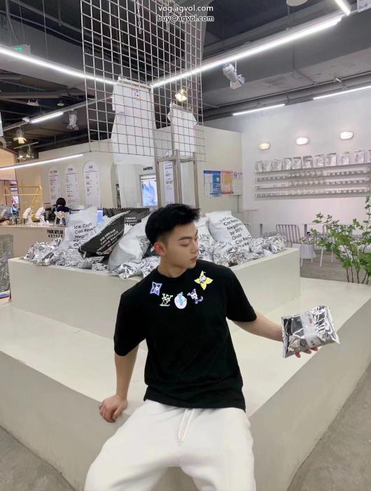 大変大人気2023新作限定華やかキュートLOUIS VUITTON半袖Tシャツスーパー ブランド コピー_0_1