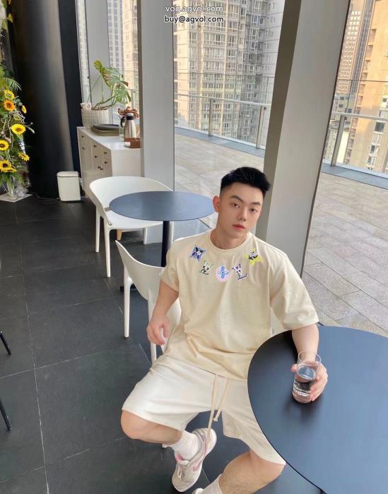 大変大人気2023新作限定華やかキュートLOUIS VUITTON半袖Tシャツスーパー ブランド コピー_0_3
