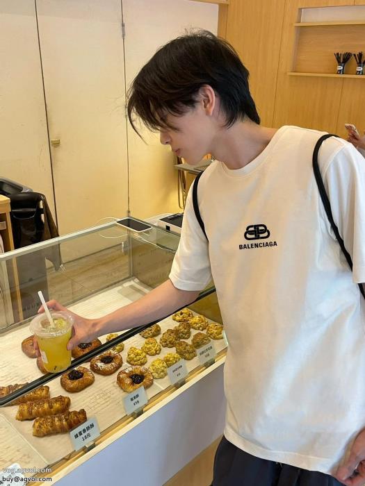 ブランド コピー 安心風合いが魅力入荷予定balenciaga半袖Tシャツ_0_0