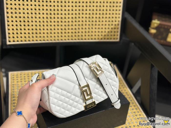 速達可　新作速乾超軽量お洒落さんの愛用率が高いバッグブランド 偽物 激安VERSACE_0_0