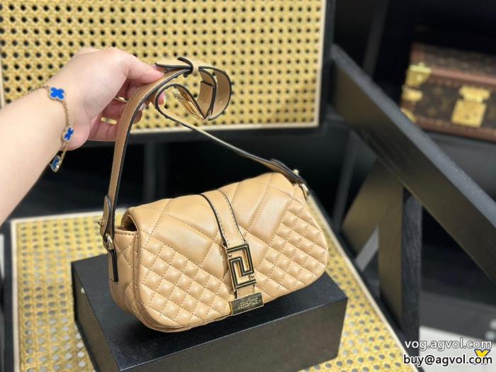 速達可　新作速乾超軽量お洒落さんの愛用率が高いバッグブランド 偽物 激安VERSACE_0_4