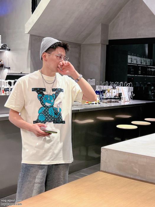 ブランド 激安 抜け感スゴイ涼しげに演出LOUIS VUITTON半袖Tシャツ_0_1