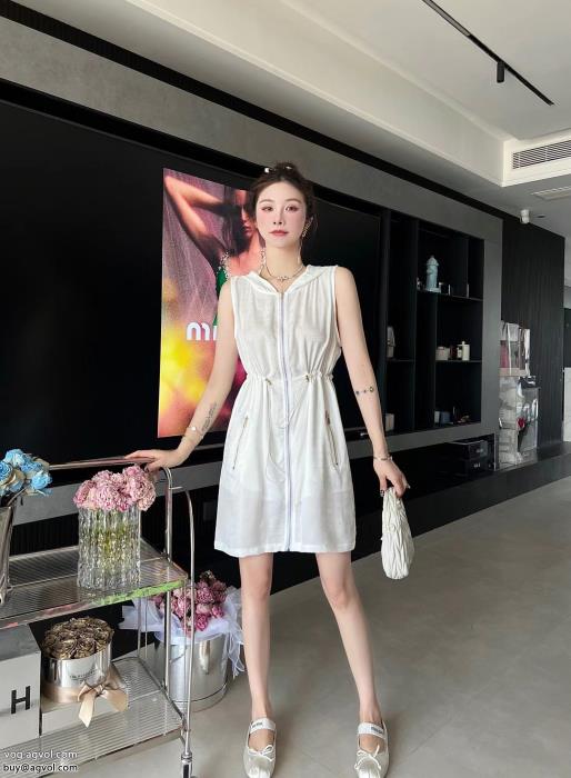 素敵な夏の定番アイテム少量入荷☆限定モデルブランド コピー 専門MIUMIUワンピース_0_3