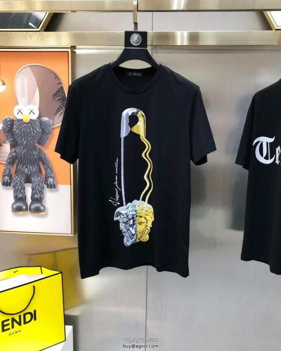 VERSACE甘過ぎず大人な印象にVIP 先行セール2023年夏半袖Tシャツブランド コピー 優良_0_1